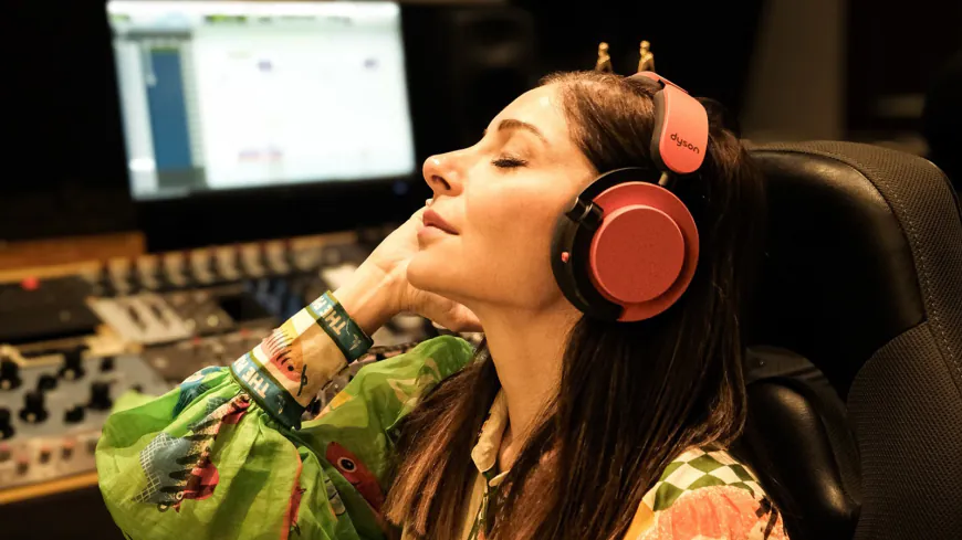 Kanika Kapoor and Meet Bros Unveil Their Latest Wedding Anthem: Sui Ve Sui